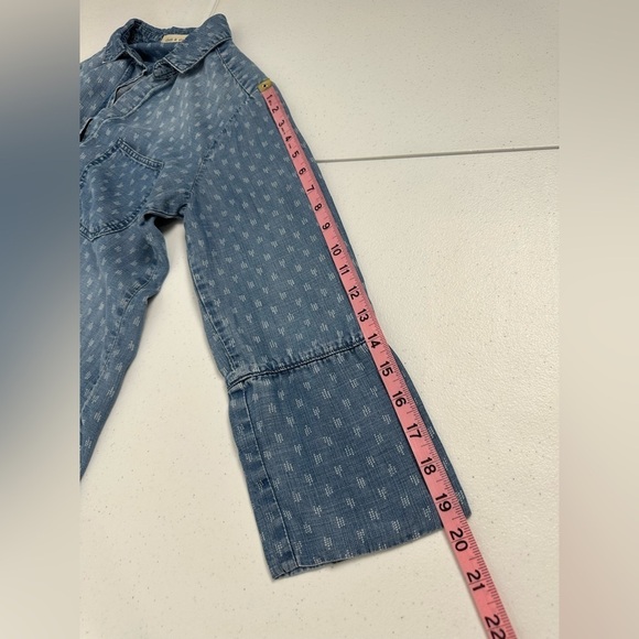 Cloth & Stone Chambray Soft Denim Collared Button Front Shirt - Picture 6 of 9